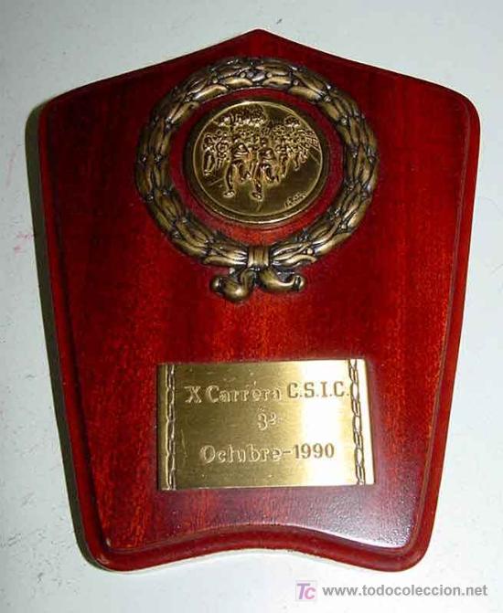 Military Antiques: ANTIGUA METOPA CON MOTIVO DE LA X CARRERA DEL CSIC - OCTUBRE DE 1990 - MIDE 15 X 13 CMS.