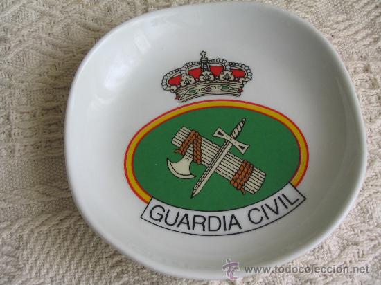 Military Antiques: Cenicero cer&aacute;mica sello Cartagena -San Ant&oacute;n con escudo guardia civil y mechero.