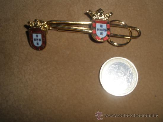 Militaria: PASADOR DE CORBATA Y ESCUDO DE LA CIUDAD DE CEUTA?