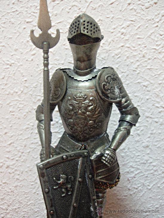 Militaria: ARMADURA MEDIEVAL ARN&Eacute;S. CORAZA. MINIATURA. 26 CM.
