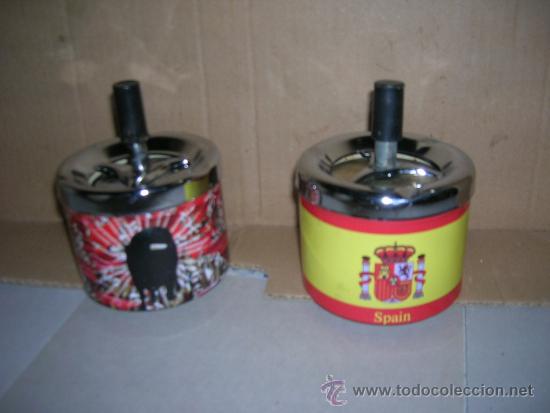 Militaria: 2 Ceniceros usados militar paracaidista, toro y bandera. ver fotos.