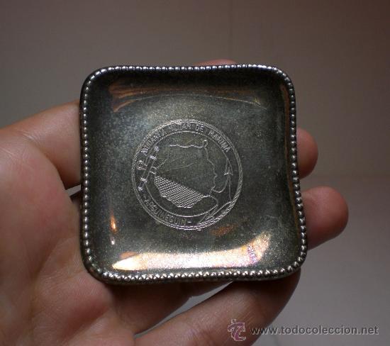 Military Antiques: Bandejita de metal plateado. PLACA CONMEMORATIVA - AYUDANTIA MILITAR DE MARINA - ARGUINEGUIN