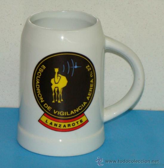 Militaria: JARRA DE CER&Aacute;MICA MILITAR. EJ&Eacute;RCITO DEL AIRE, ESCUADR&Oacute;N VIGILANCIA AEREA 22 LANZAROTE.
