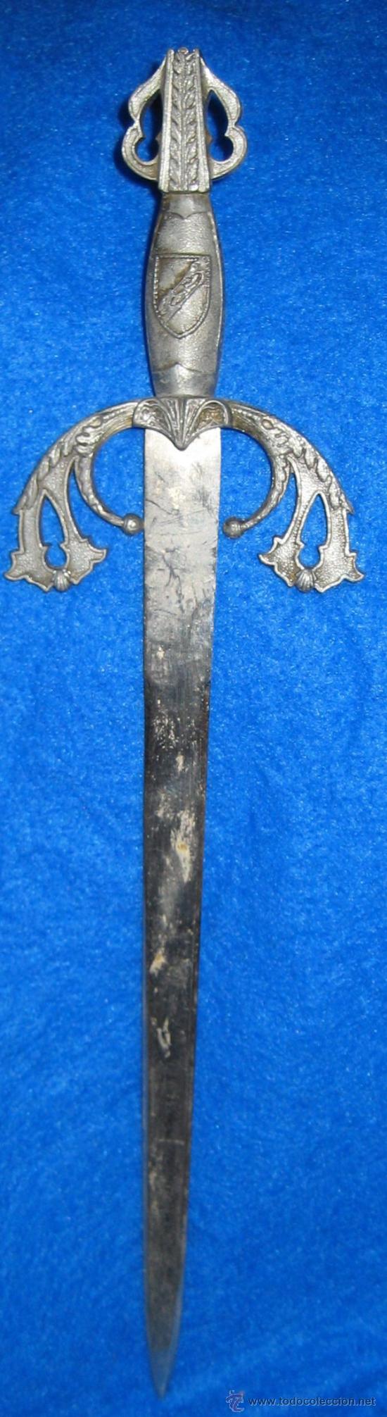 Militaria: ABRECARTAS. EN FORMA DE PU&Ntilde;AL. RECUERDO DE TOLEDO. 25 X 6 CM &rdquo;TIZONA DEL CID&rdquo;