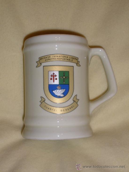 Military Antiques: JARRA CERVEZA - BRIGADA INFANTERIA LIGERA AEROTRANSPORTABLE. BRILAT (CERAMICAS MARIBEL). MILITAR
