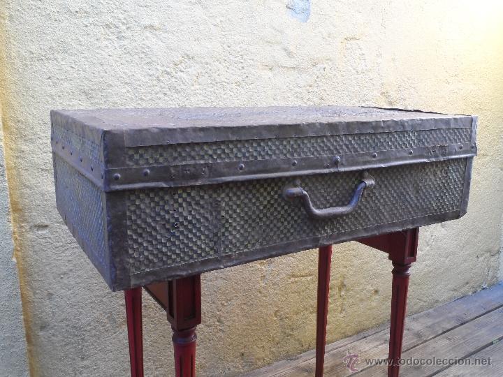 Militaria: maleta militar ? maleta de madera y chapa hojalata con imagen de franco