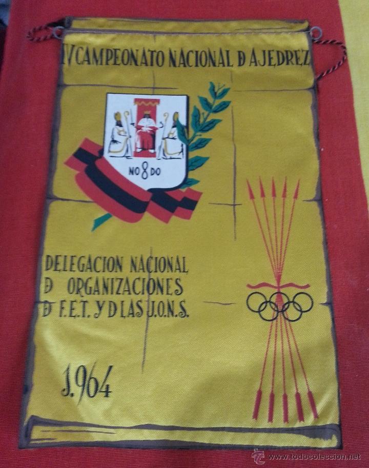 Militaria: BANDERIN FALANGE DELEGACION NACIONAL DE ORGANIZACIONES DE F.E.T y de las J.O.N.S SEVILLA 1964,