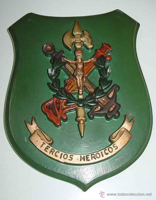 Military Antiques: ANTIGUA METOPA DE LA LEGION- FABRICADA EN ESCAYOLA - TERCIOS HEROICOS - MIDE 25 X 18 CMS.
