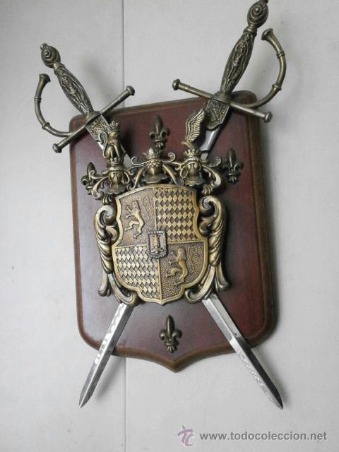Military Antiques: METOPA ESCUDO LEON CON ESPADAS MET-143