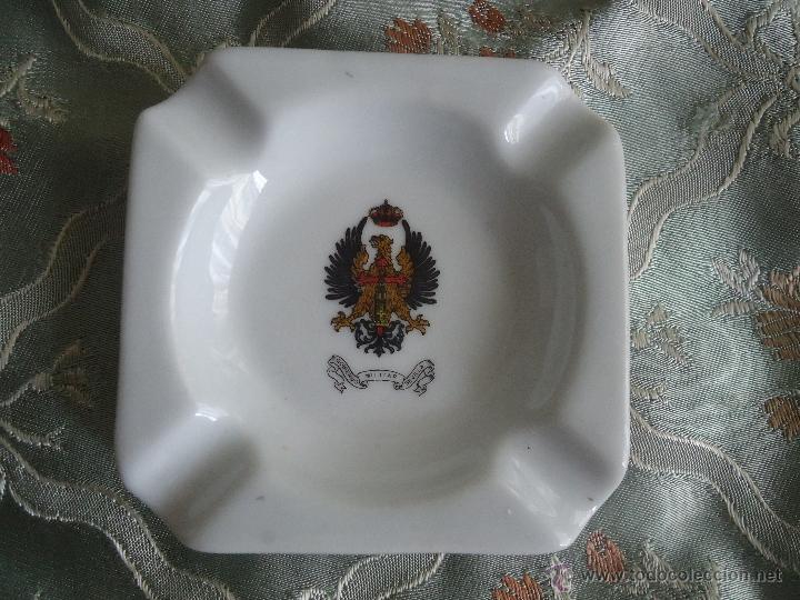 Militaria: CENICERO DE PORCELANA CON ESCUDO DEL GOBIERNO MILITAR DE SEVILLA, CERAMICAS MARIBEL,CARTAGENA, MURCI