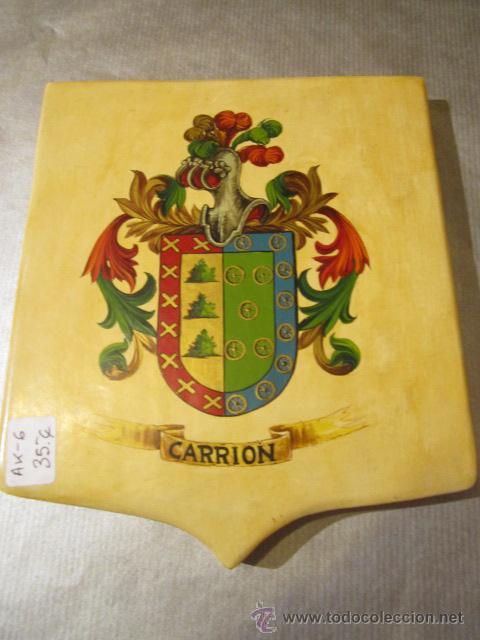 Militaria: Escudo her&aacute;ldico - Carrion - pintado a mano sobre madera. 16 x 18,5 cms.