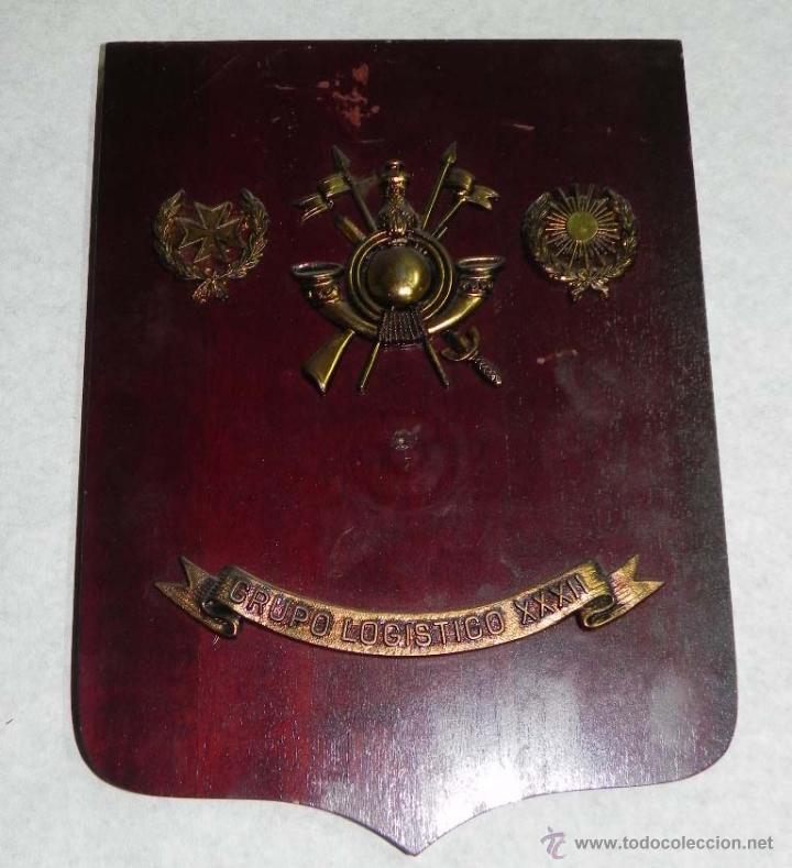 Militaria: ANTIGUA METOPA DEL GRUPO LOGISTICO XXXII, MIDE 23 X 17 CMS.