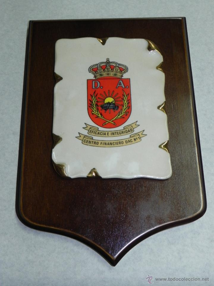 Military Antiques: METOPA DE LA DIVISION ACORAZADA, EFICACIA E INTEGRIDAD, CENTRO FINANCIERO DAC N&ordm; 1, MIDE 30 X 20 CMS