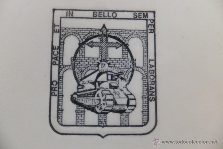 Military Antiques: Plato porcelana Gil Vargas ( Segovia ) escudo Base Militar Mixta Segovia ( tanque acueducto ) c.1960