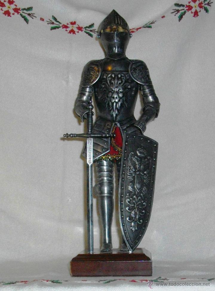 Military Antiques: FIGURA DE METAL , CABALLERO CON ARMADURA,BRAZOS Y CASCO MOVIBLES, 36 CTMS 71 euros