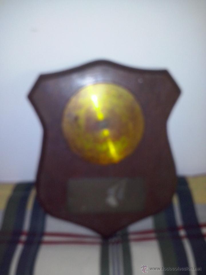 Military Antiques: metopa de un coronel lleva una pieza de un obus o parecido con la inscripcion 105 mm 1983