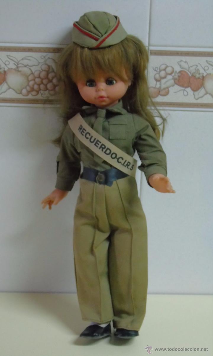 2 muñequitas muñecas militares. cir años 70. ce