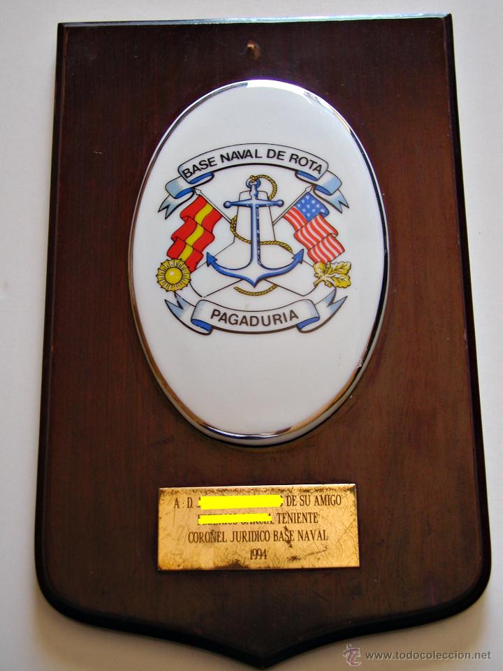 Militaria: METOPA PAGADUR&Iacute;A. BASE NAVAL DE ROTA, EN PORCELANA CON PLACA DEDICADA.