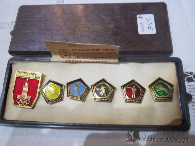 Militaria: 6 Pines, alfileres, rusos de las Olimpiadas Mosc&uacute; 1980, con su estuche. 2 cms. di&aacute;metro.