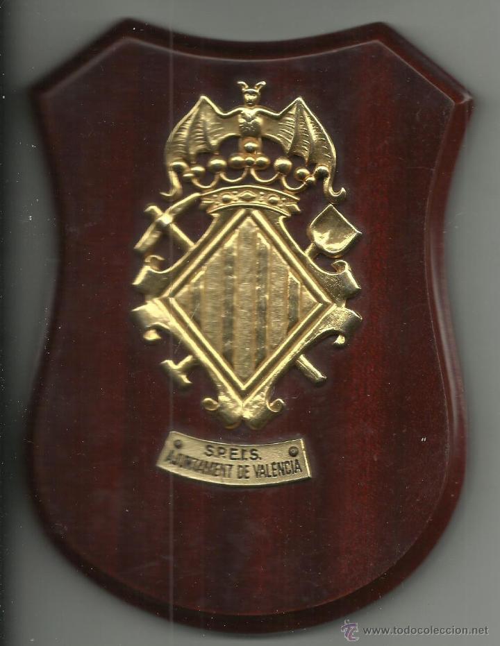Militaria: METOPA DE LOS BOMBEROS  S.P.E.I.S DE VALENCIA DE 15,5 x 11,5 cm.