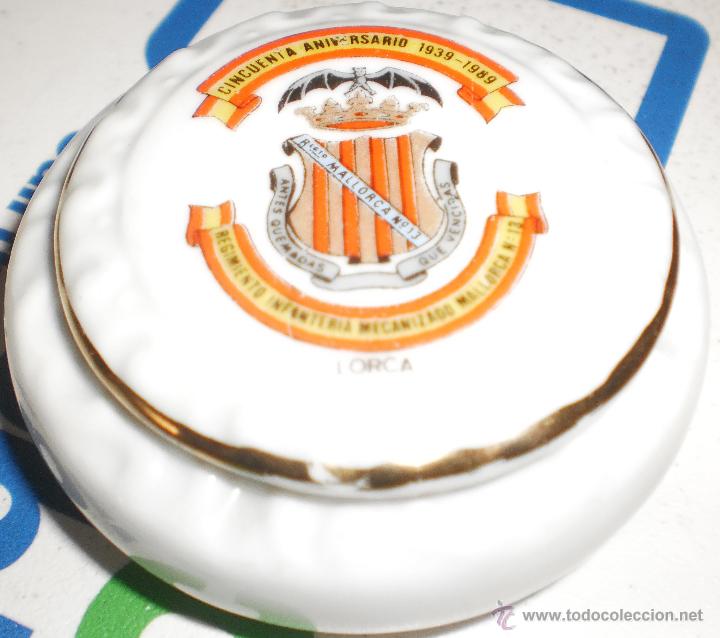 Militaria: cajita porcelana cincuenta aniversario 1939-1989 regimiento infanteria mecanizado mallorca n&ordm;13.