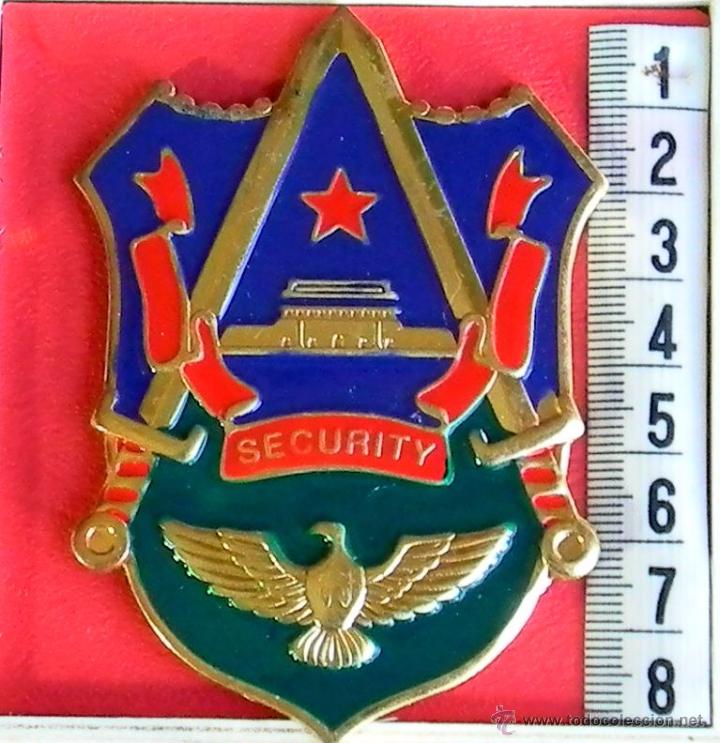 Military Antiques: Replica Museum - Insignia de gorra de Policia de la Ciudad de Pekin - China
