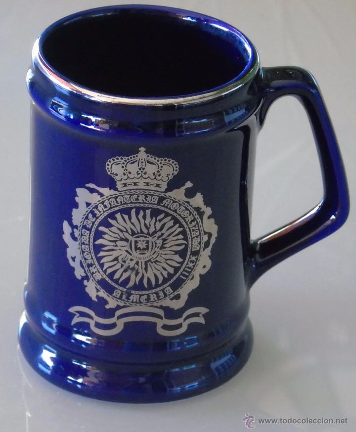Militaria: JARRA DE CER&Aacute;MICA MILITAR. BRIGADA DE INFANTER&Iacute;A MOTORIZADA ALMERIA XXIII. 13 CM. 480 GR