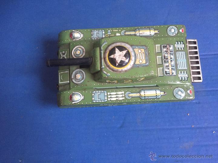Military Antiques: antiguo tanque de chapa tracionado a&ntilde;o 50 ruso, fabricado en japon
