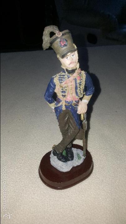 Militaria: FIGURA EN RESINA HUSAR
