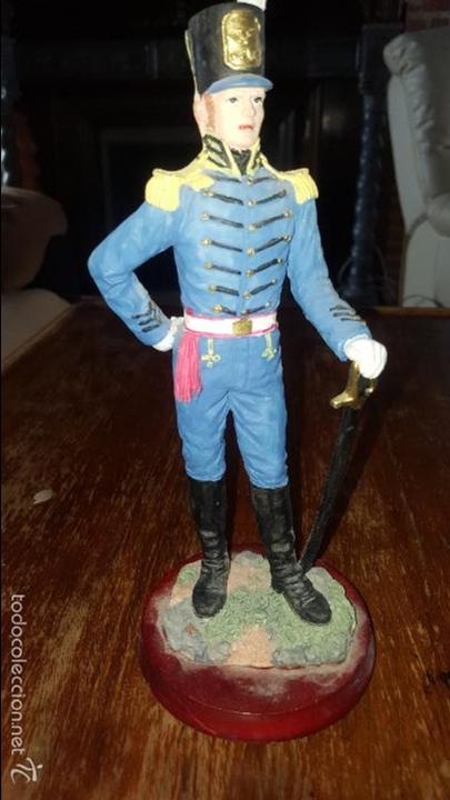 Militaria: SOLDADO DE CABALLERIA EN RESINA