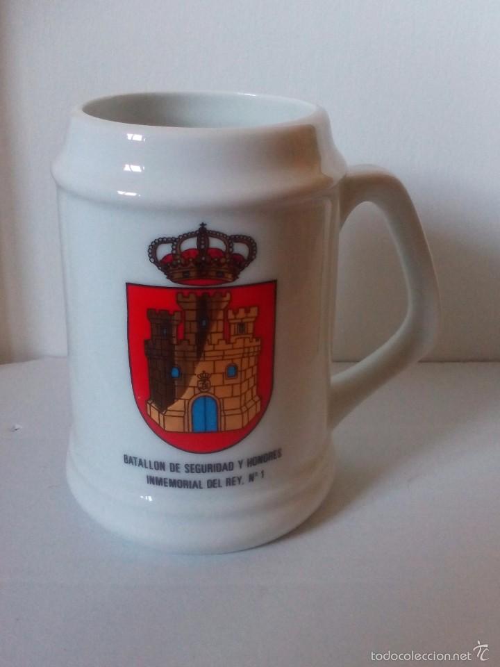 Military Antiques: JARRA DE CERVEZA BATALLON DE SEGURIDAD Y HONORES INMEMORIAL DEL REY N 1