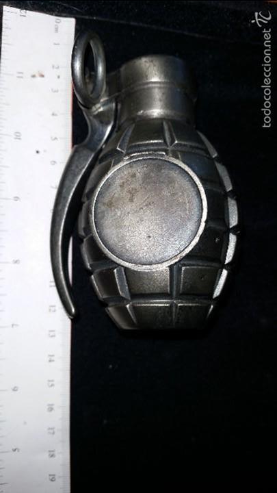 Militaria: MECHERO SOBREMESA GRANADA