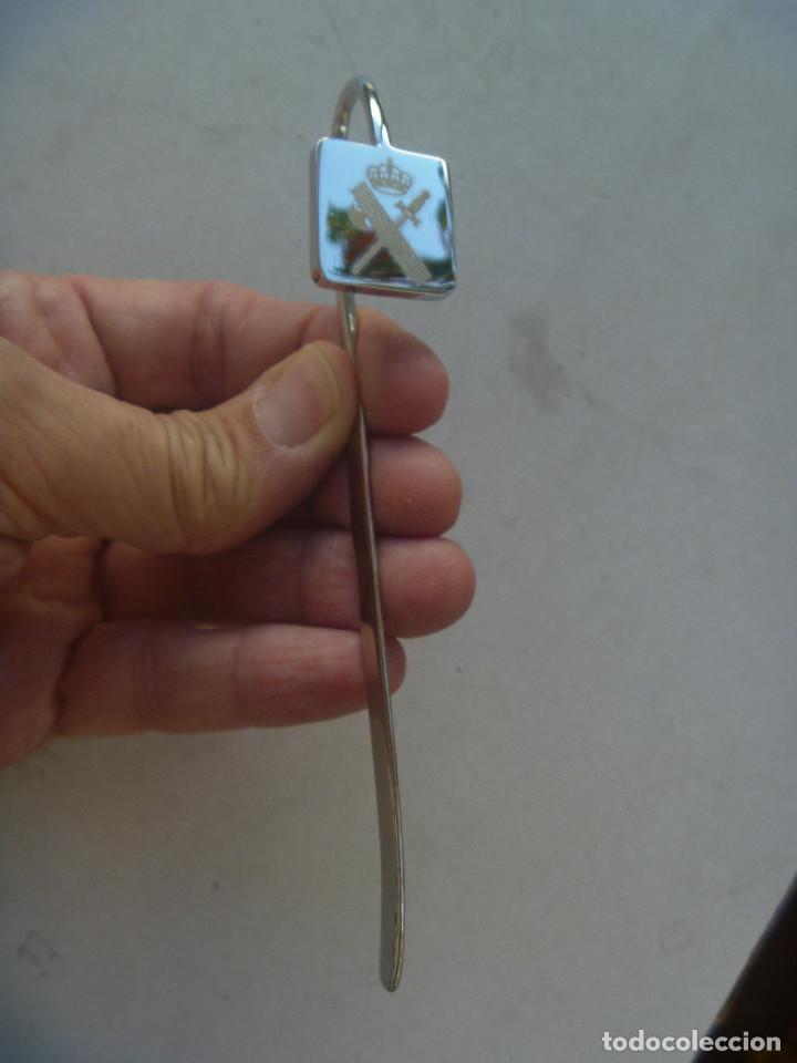 Military Antiques: MARCAPAGINAS DE METAL PLATEADO DE LA GUARDIA CIVIL