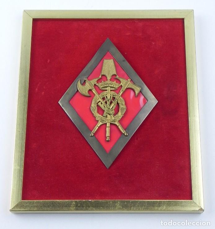 Military Antiques: Metopa con emblema de Gastadores de Infanteria de Franco, el emblema mide 15,3 x 11 cms y el marco 2