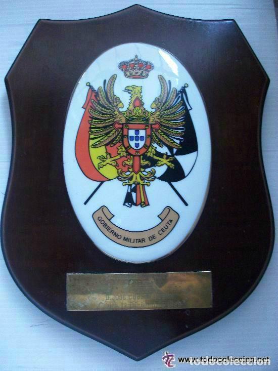 Military Antiques: METOPA DEL GOBIERNO MILITAR DE CEUTA . DEDICADA 1989 ... 20 X 25 CM