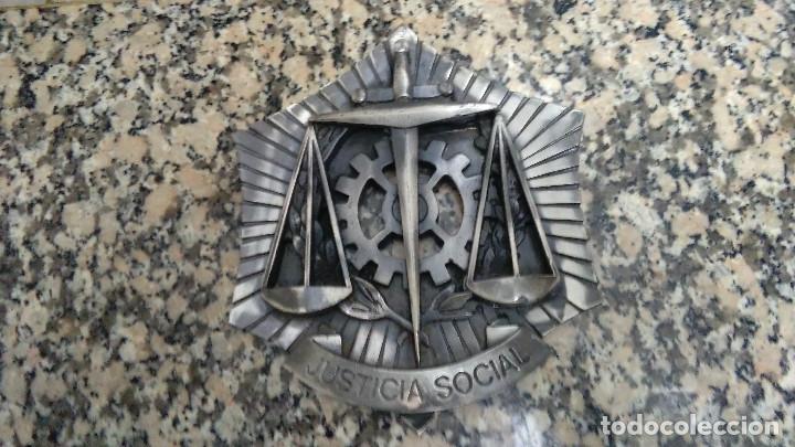 Militaria: METOPA PLACA JUSTICIA SOCIAL  METALICA MEDIDAS 23 X 19
