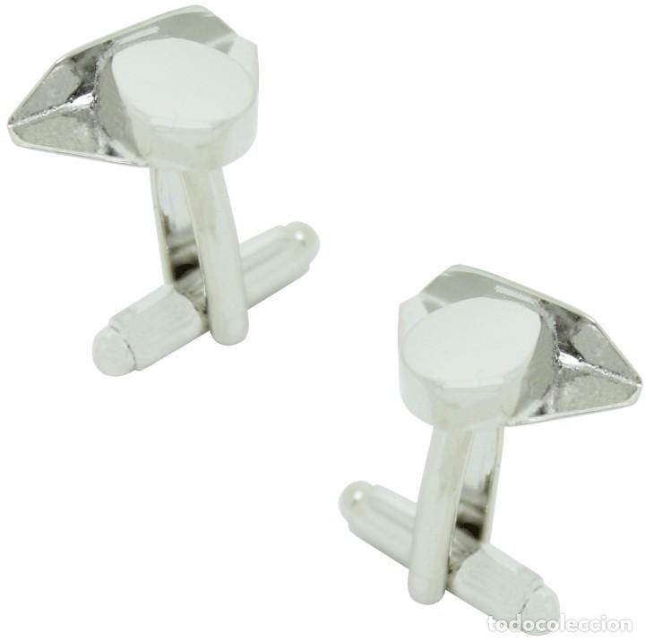 Militaria: Gemelos para camisa tricornio Guardia Civil plateado