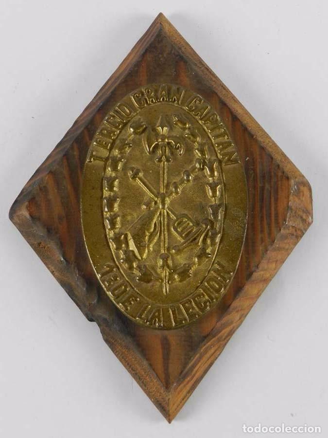 Military Antiques: METOPA LEGION DEL TERCIO GRAN CAPITAN, &eacute;poca de Franco, realizada en bronce y montada sobre madera.
