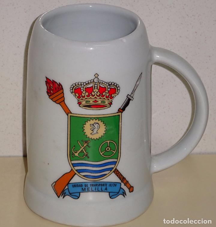Militaria: JARRA DE CER&Aacute;MICA MILITAR. UNIDAD DE TRANSPORTE IX/24 MELILLA. 13,5 CM. 520 GR