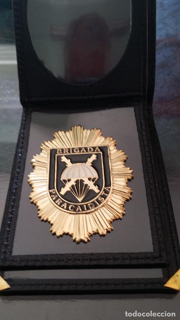 Military Antiques: CARTERA CON PLACA DE LA BRIGADA PARACAID&Iacute;STA