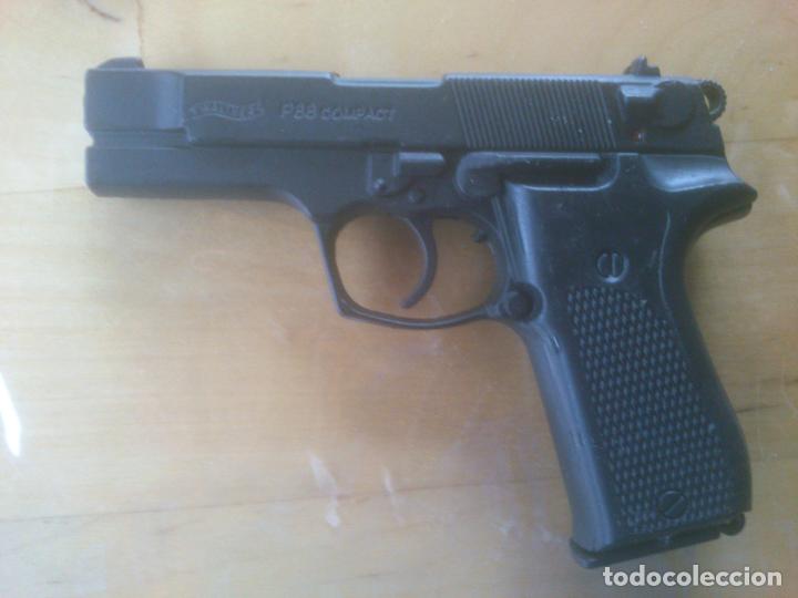 Militaria: R&eacute;plica pistola P 88 COMPACT de peque&ntilde;o tama&ntilde;o