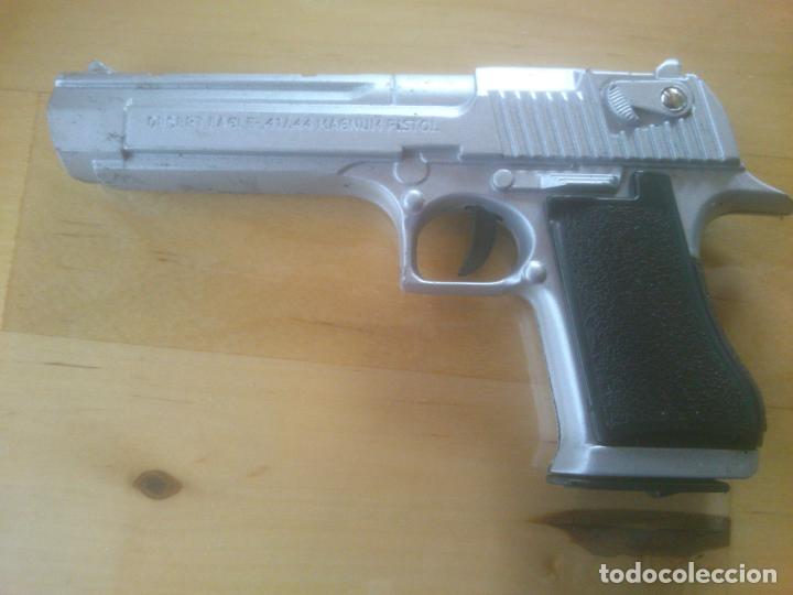 Militaria: R&eacute;plica pistola MAGNUM de peque&ntilde;o tama&ntilde;o