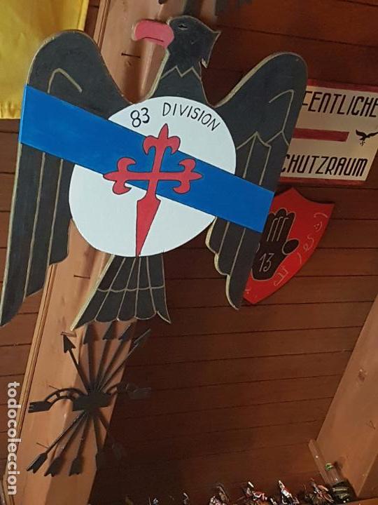 Militaria: BONITO RELIEVE EN MADERA DE ESCUDO DE LA 83 DIVISI&Oacute;N DE LA GUERRA CIVIL ESPA&Ntilde;OLA.