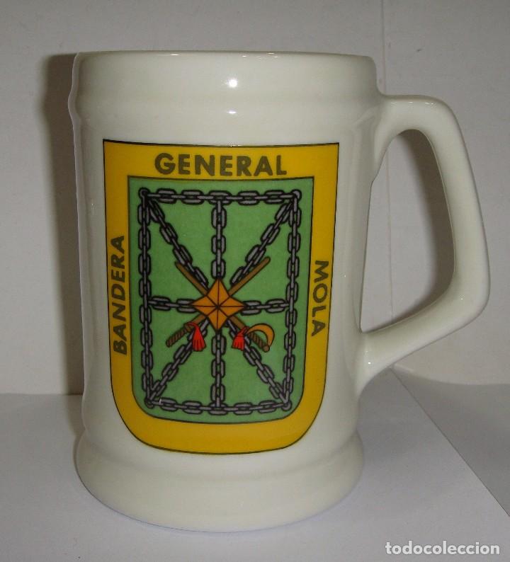 Military Antiques: Jarra de Colecci&oacute;n. Cer&aacute;mica.Bandera - General - Mola.