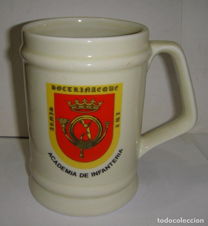 Military Antiques: Jarra de Colecci&oacute;n. Cer&aacute;mica. Academia de Infanter&iacute;a.