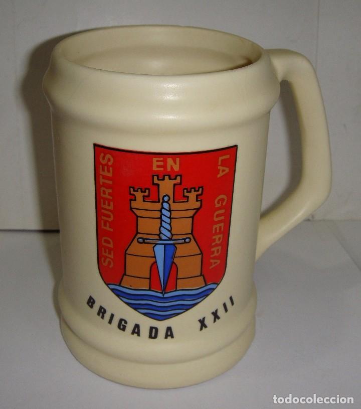 Military Antiques: Jarra de Colecci&oacute;n. Cer&aacute;mica. Brigada XXII.