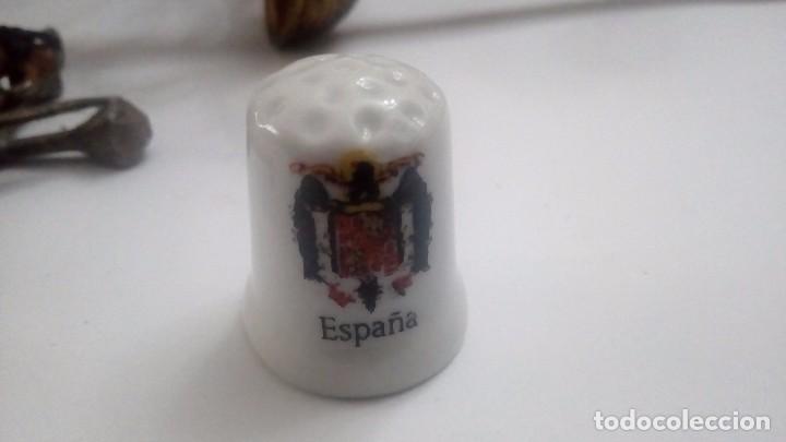 Military Antiques: dedal con escudo