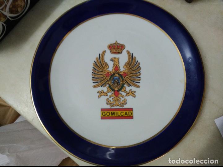Military Antiques: Plato militar GOMILCAD azul y filos dorados 25 cms diametro fabricado por symil .madrid