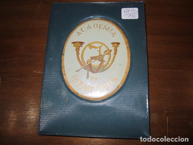 Military Antiques: Libreta de la Academia de Infanter&iacute;a. 13 x 17,5 Tapas de pl&aacute;stico.