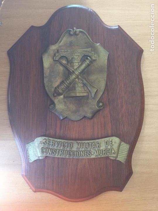 Military Antiques: MILITAR. MURCIA.SERVICIO DE CONSTRUCCIONES. METOPA PLACA BRONCE MACIZO. MADERA ROBLE.